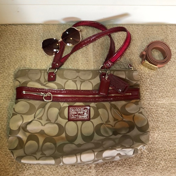 Coach purse offers welcome - Picture 3 of 8